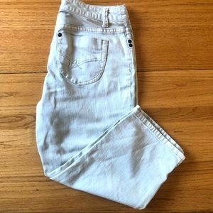Chicos Platinum Denim beige capri pants size 0; zip front